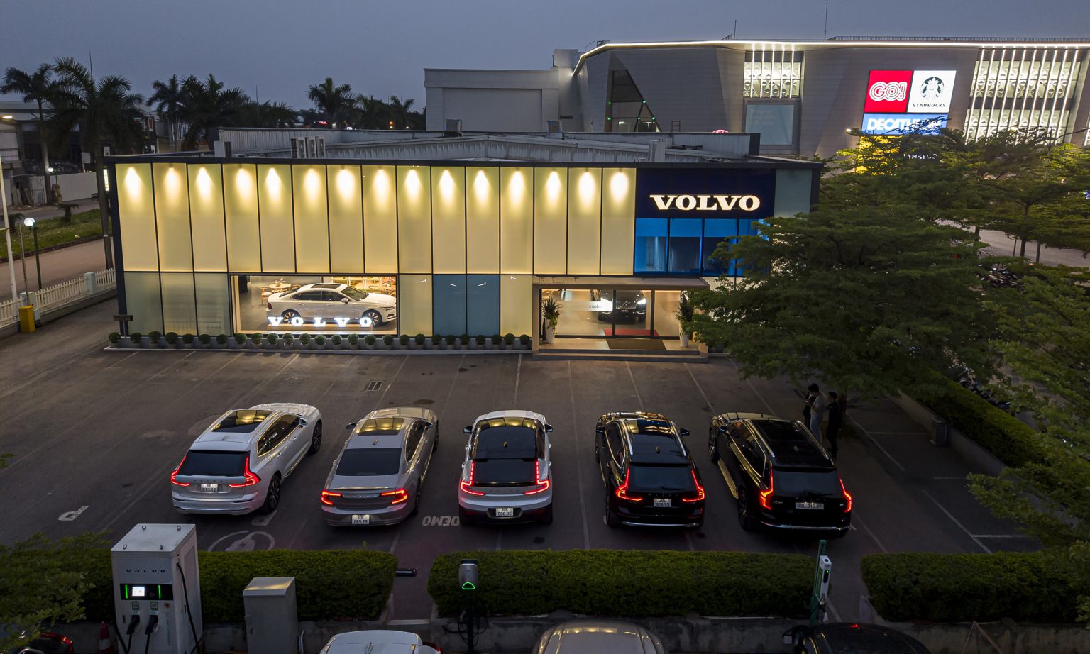 volvo hà nội là đại lý chính hãng phân phối các dòng xe volvo